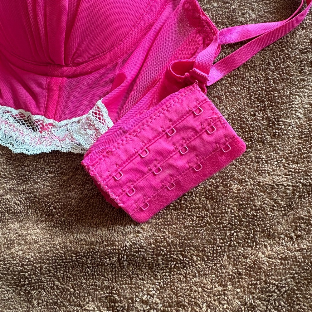 🔥5 FOR $25🔥 Vibrant Pink Lace Bra - Picture 2 of 4